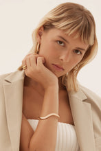 Load image into Gallery viewer, Curves Bracelet - Gold