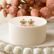 Load image into Gallery viewer, Sally Stud