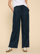 Load image into Gallery viewer, Belle Linen Blend Wide Trouser - Navy