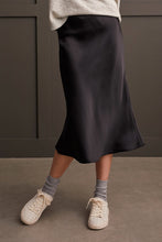 Load image into Gallery viewer, Pull On Midi Skirt - Black