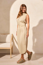 Load image into Gallery viewer, Flowy Pleated Tulip Hem Pant