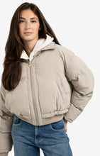 Load image into Gallery viewer, Cropped Puffer Jacket With Collar - Beige