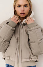 Load image into Gallery viewer, Cropped Puffer Jacket With Collar - Beige