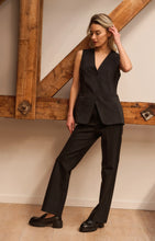 Load image into Gallery viewer, Fitted Gilet - Black