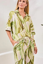 Load image into Gallery viewer, Flowy Linen Blend Blouse - Palm Print
