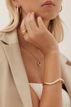 Load image into Gallery viewer, Curves Bracelet - Gold
