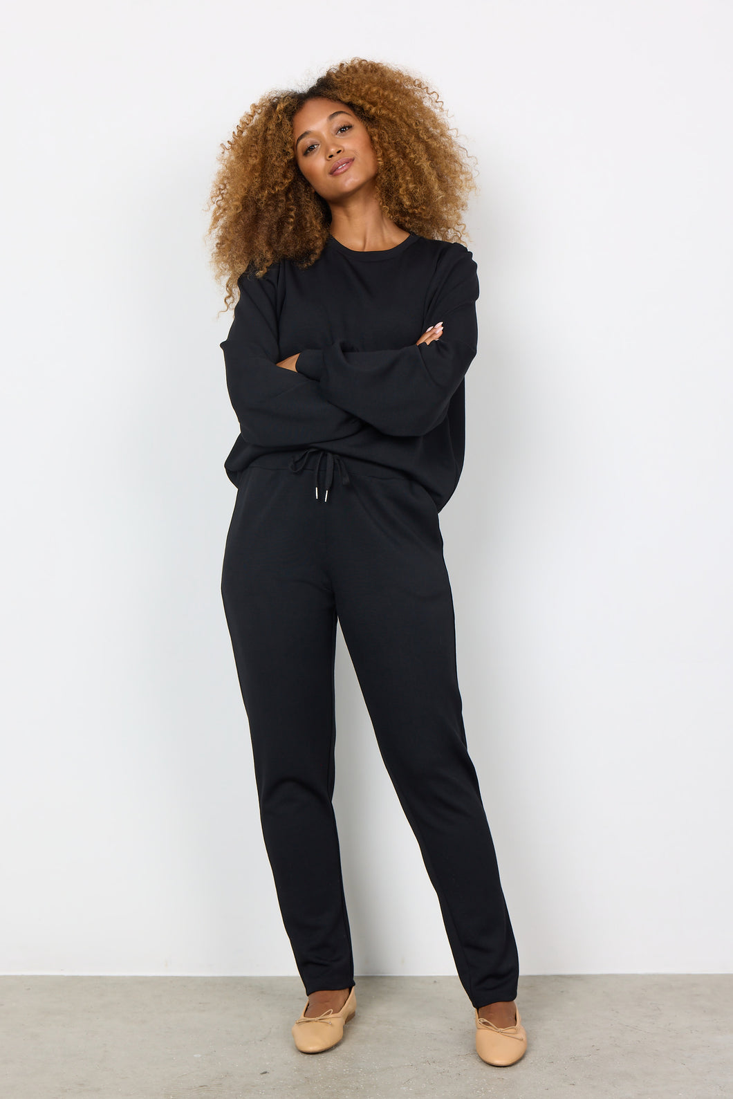 Banu Pant - Black