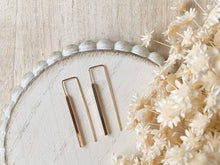 Load image into Gallery viewer, The Rod Earring Gold
