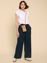 Load image into Gallery viewer, Belle Linen Blend Wide Trouser - Navy
