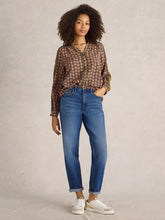 Load image into Gallery viewer, Freya Weekend Jean - Mid Blue
