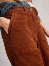Load image into Gallery viewer, Twister Cord Trouser - Dark Tan
