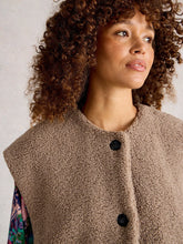 Load image into Gallery viewer, Borg Gilet - Dark Natural
