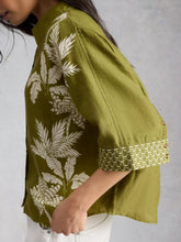 Load image into Gallery viewer, Cassie Linen Shirt - Green Print
