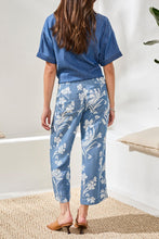 Load image into Gallery viewer, Flowy Crop Pant - Seaside Blue
