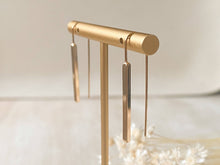 Load image into Gallery viewer, The Rod Earring Gold
