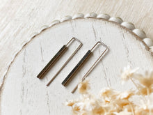 Load image into Gallery viewer, The Rod Earring Gold
