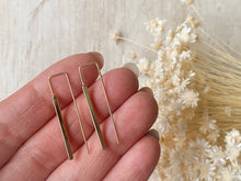 Load image into Gallery viewer, The Rod Earring Gold
