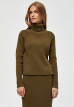 Load image into Gallery viewer, Ava Knit Turtleneck - Glazed Ginger
