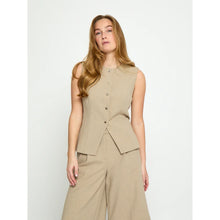 Load image into Gallery viewer, Famey Vest - Sand
