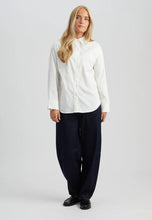 Load image into Gallery viewer, Vicky Organic Cotton Blouse - White

