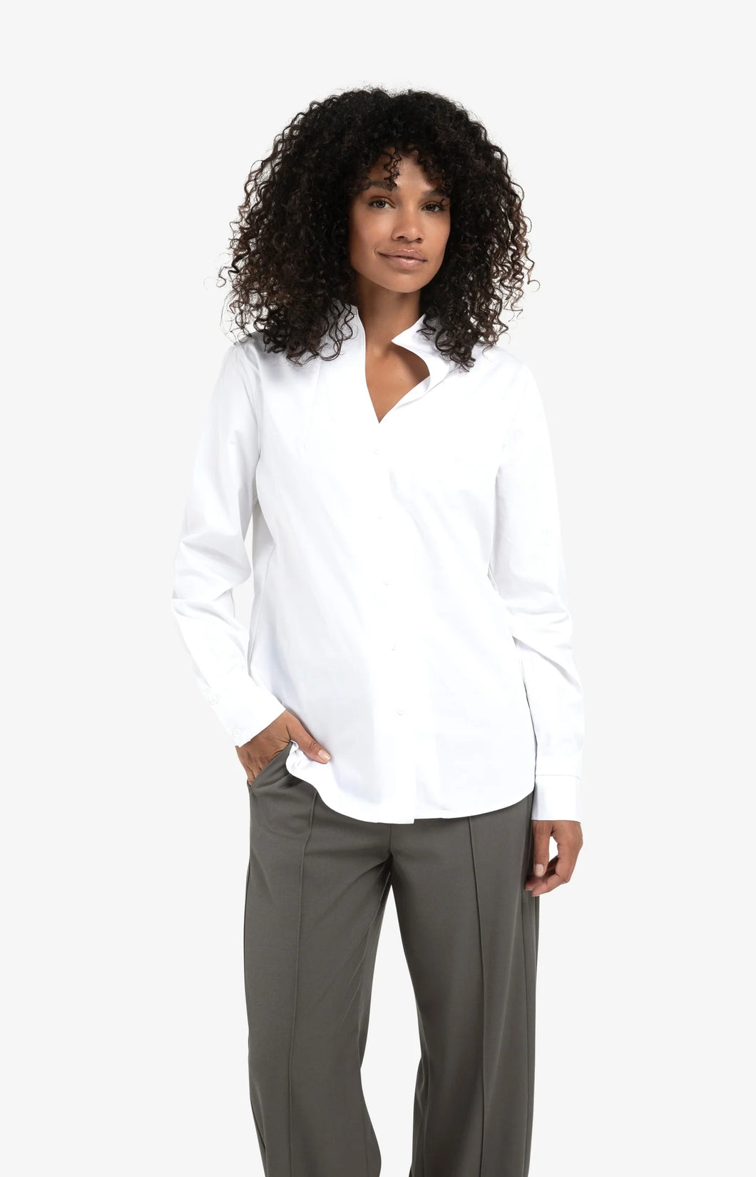 Blouse with high collar and cuffs