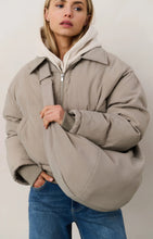 Load image into Gallery viewer, Cropped Puffer Jacket With Collar - Beige
