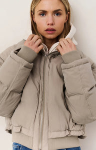 Cropped Puffer Jacket With Collar - Beige