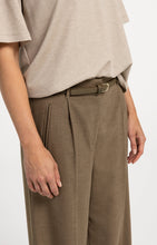 Load image into Gallery viewer, Fine Leather Belt - Teak Brown
