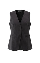 Load image into Gallery viewer, Fitted Gilet - Black

