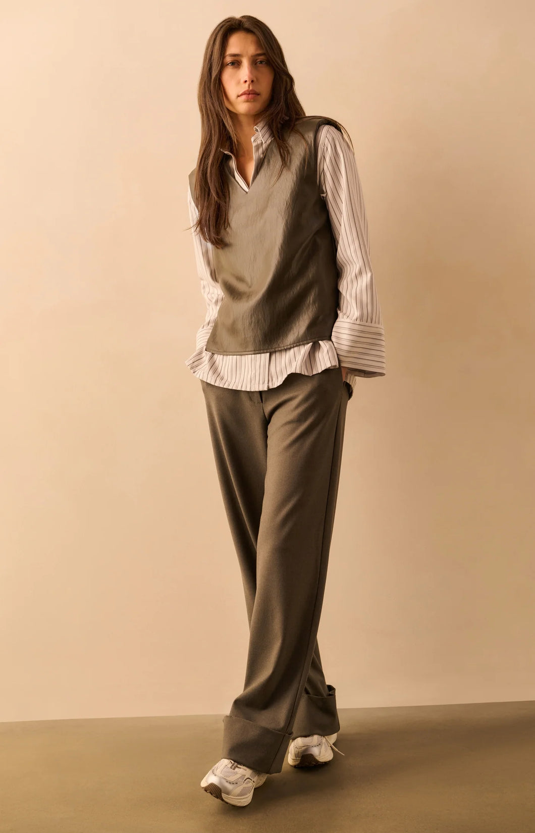 Trouser with turned up cuffs - Dark Taupe