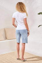 Load image into Gallery viewer, Fitted Cotton Crew Neck Stretch Tee - White
