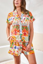 Load image into Gallery viewer, Printed Button Up Blouse
