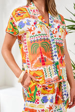 Load image into Gallery viewer, Printed Button Up Blouse
