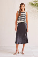 Load image into Gallery viewer, Pull On Midi Skirt - Black
