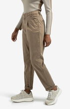 Load image into Gallery viewer, Chino Trouser with Pleat - Capers Brown
