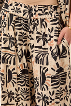 Load image into Gallery viewer, Pull On Capri Pant - Beach Print

