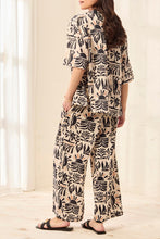 Load image into Gallery viewer, Pull On Capri Pant - Beach Print
