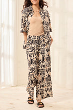 Load image into Gallery viewer, Pull On Capri Pant - Beach Print
