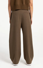 Load image into Gallery viewer, Barrel leg trousers with pleat detail - Teak Brown
