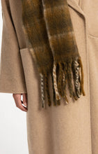 Load image into Gallery viewer, Woven checked scarf with fringe

