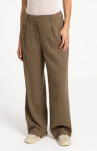 Load image into Gallery viewer, Woven wide leg trousers with pleat detail - Teak Brown
